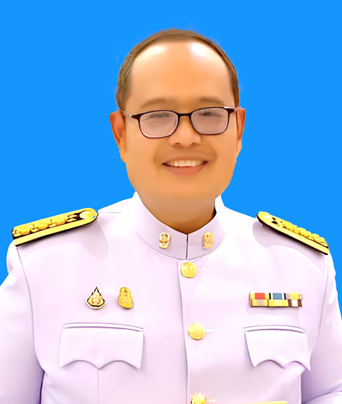นายกรณ์  ก้านเพชร